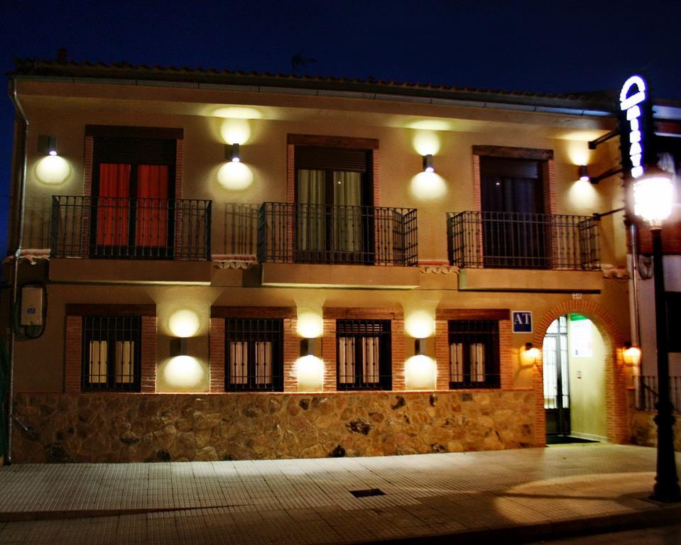 Apartamentos Turisticos Mirayuste Гвадалупе Экстерьер фото