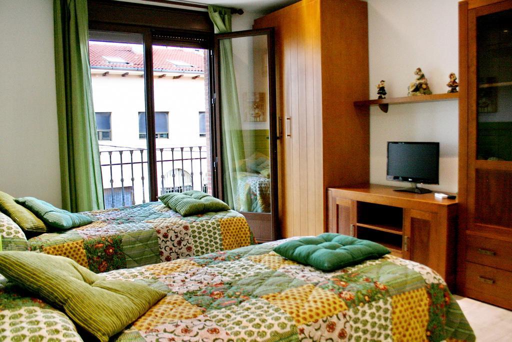 Apartamentos Turisticos Mirayuste Гвадалупе Номер фото