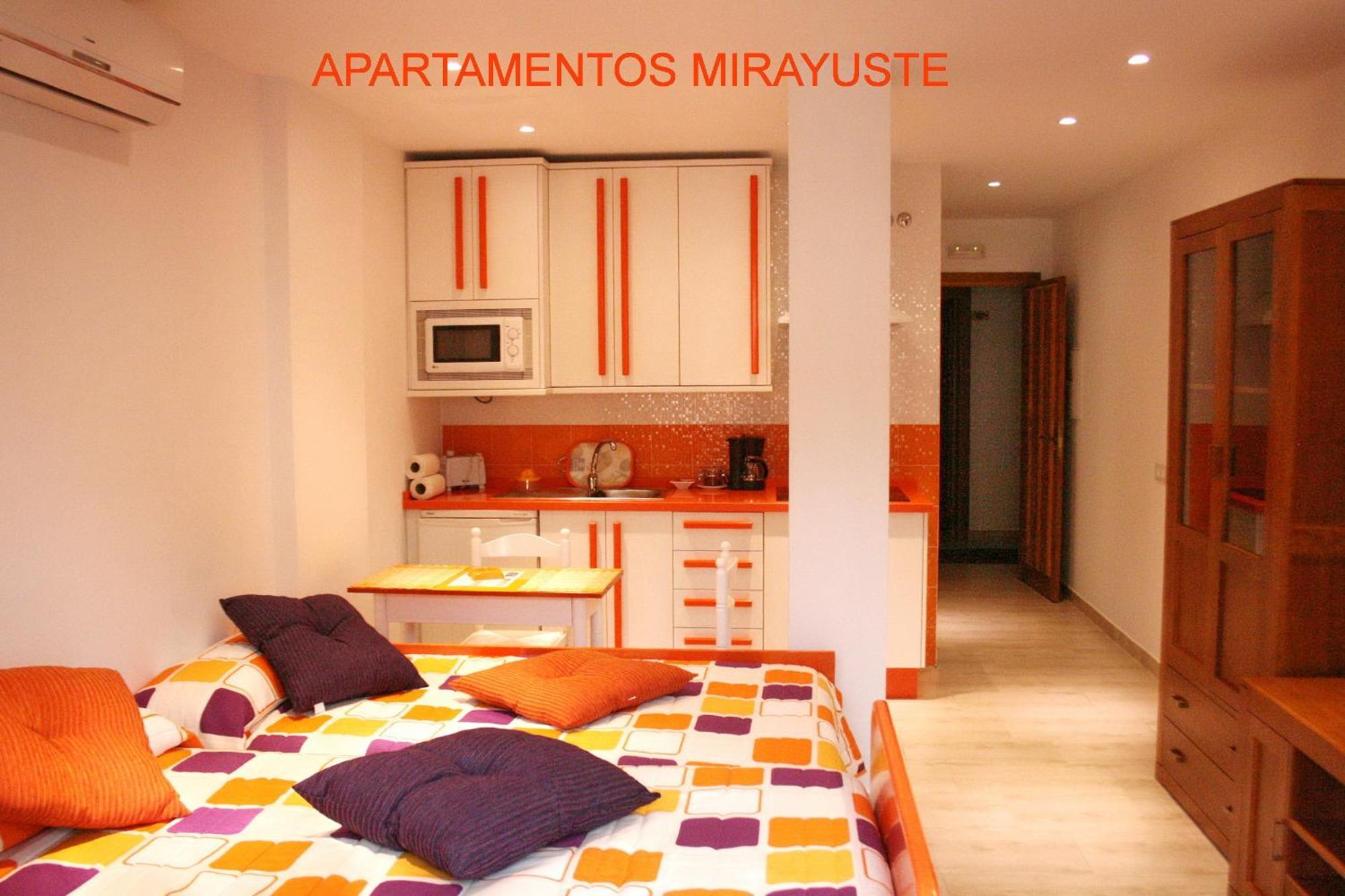 Apartamentos Turisticos Mirayuste Гвадалупе Номер фото